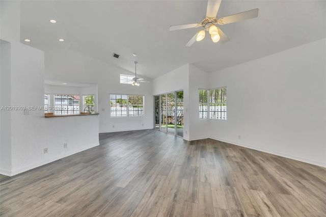 5 of 37 - 535 Somerset Way, Weston, FL