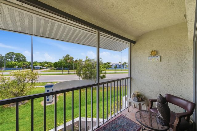1530 Se Royal Green Circle #204, Port St. Lucie