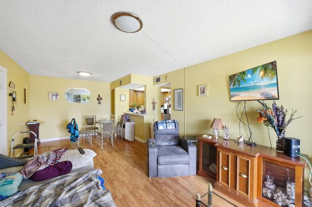 5 of 36 - 1530 Se Royal Green Circle #204, Port St. Lucie, FL