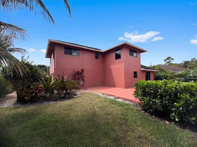 5 of 16 - 118 Waterway, Royal Palm Beach, FL