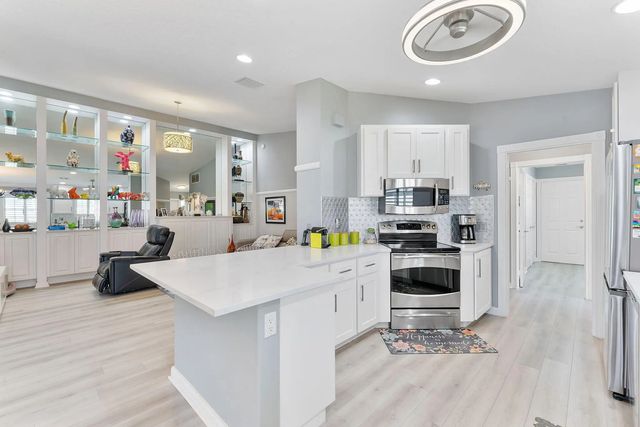 8210 Saint Johns Court, Wellington