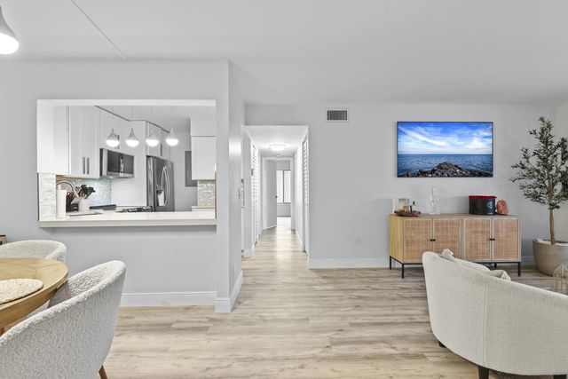 4 of 29 - 629 Sea Pine Way #d2, Greenacres, FL