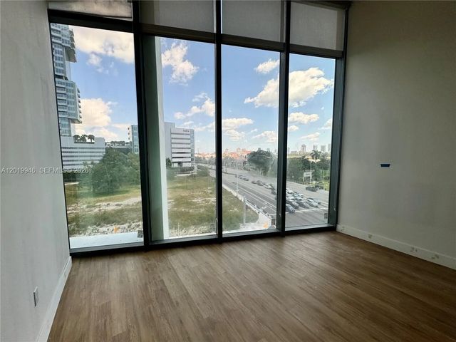 21290 Biscayne Boulevard #405, Aventura