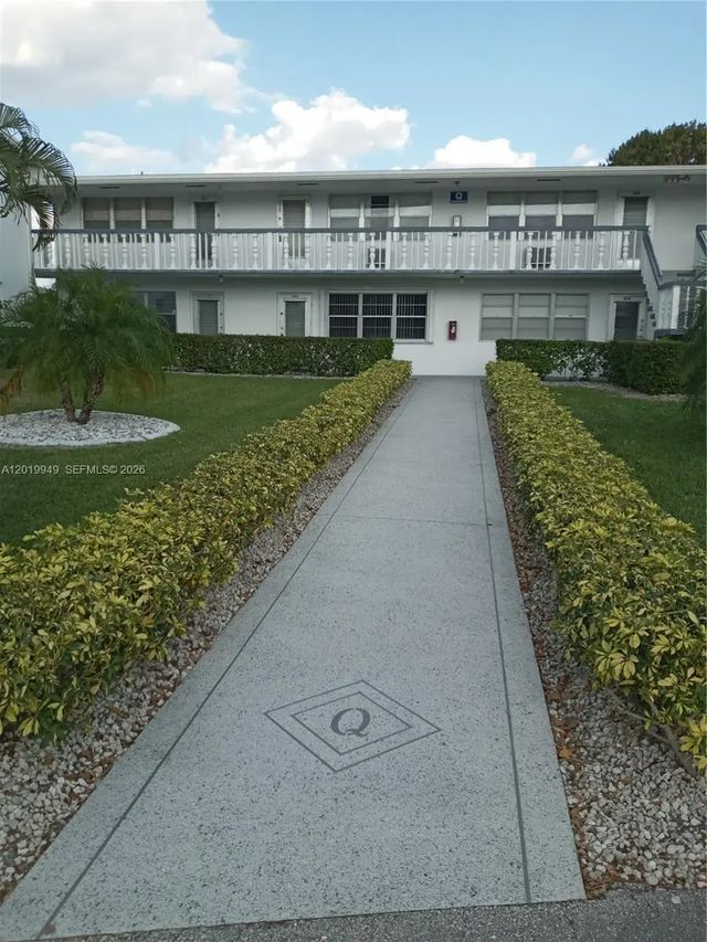 390 Windsor Q #390, West Palm Beach
