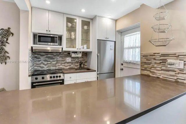 4 of 33 - 901 S Surf Road #404, Hollywood, FL