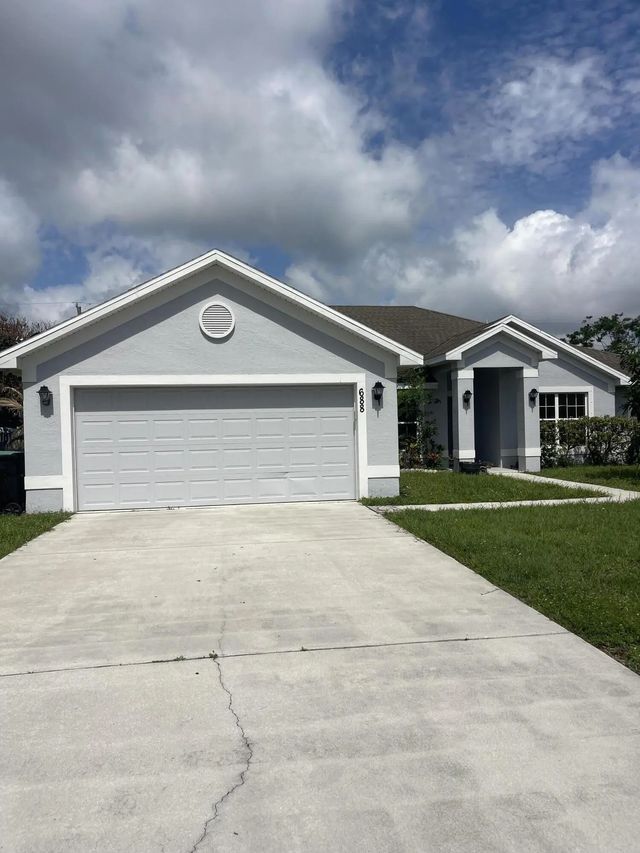 688 Sw Heather Street, Port St. Lucie