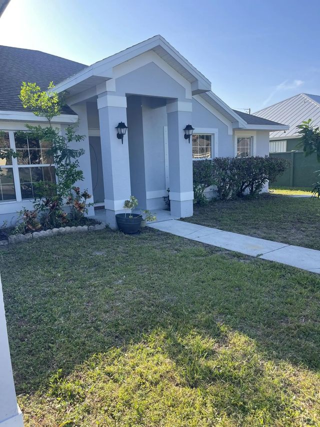 3 of 25 - 688 Sw Heather Street, Port St. Lucie, FL