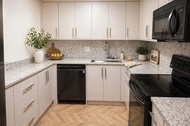 3 of 11 - 2500 Parkview Drive #1816, Hallandale Beach, FL