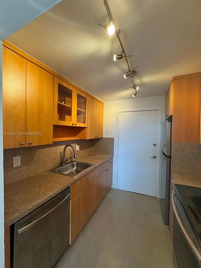 5 of 14 - 2020 Ne 135th Street #303, North Miami, FL