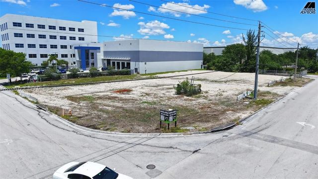 2 of 15 - 11501 Nw 124th Street, Medley, FL