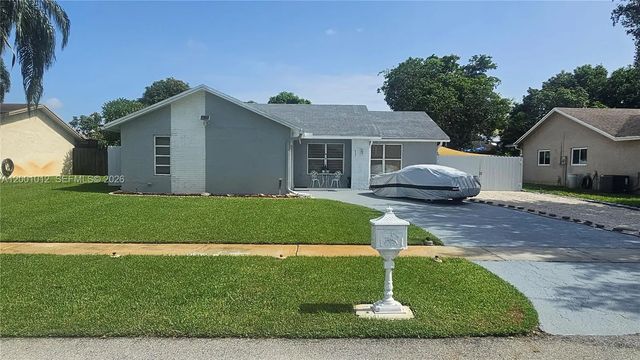 3 of 29 - 8421 Nw 8th Street, Pembroke Pines, FL