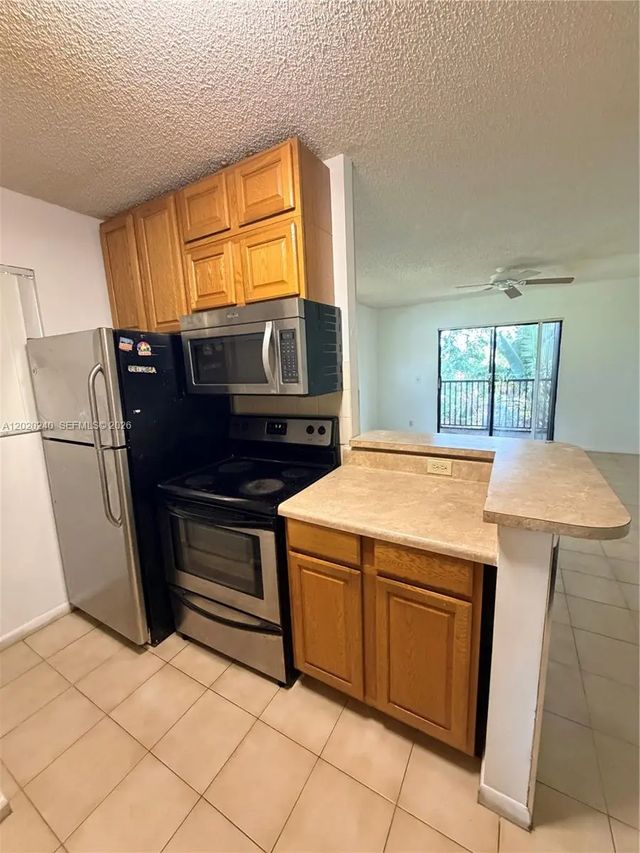 4 of 21 - 588 Trace Circle #202, Deerfield Beach, FL
