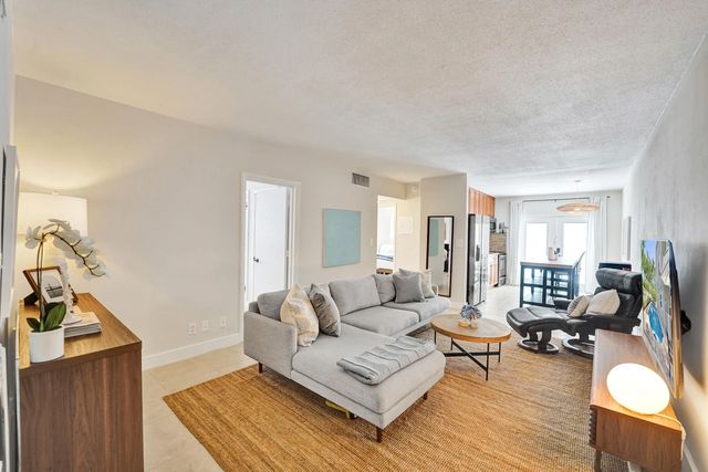 3 of 32 - 510 Ne 17th Avenue #103, Fort Lauderdale, FL