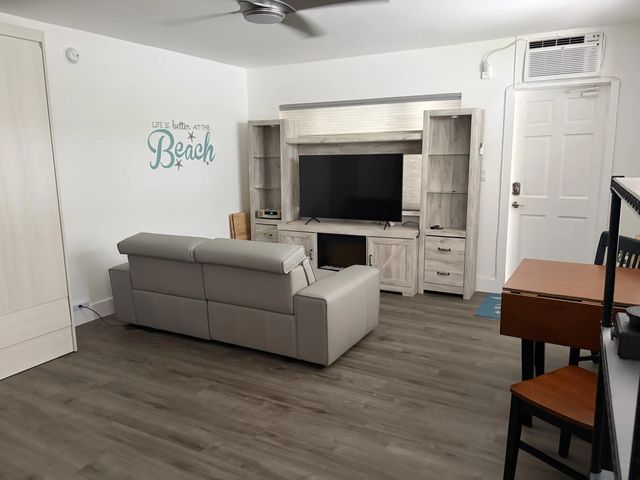 5 of 22 - 1480 S Ocean Boulevard #111, Lauderdale-By-The-Sea, FL