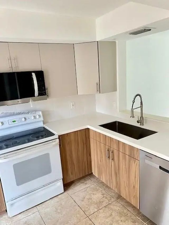 4 of 32 - 2355 Sw 15th Street #73, Deerfield Beach, FL