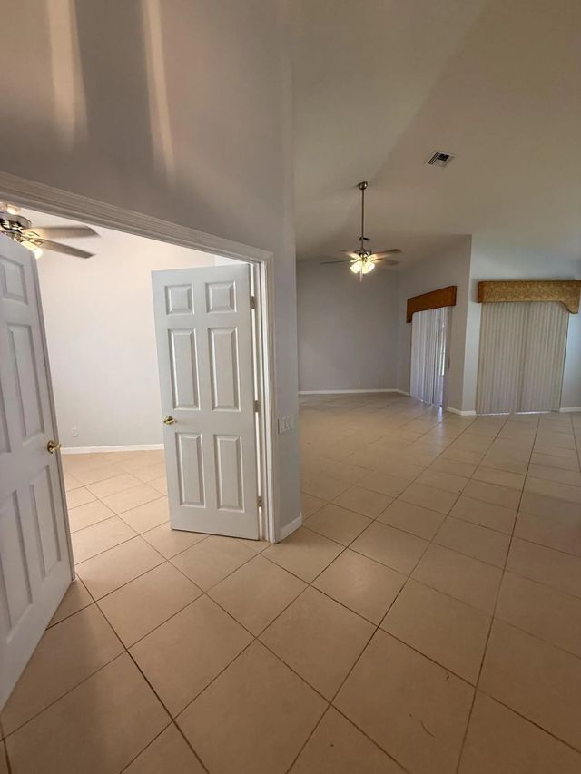 4 of 30 - 633 Nw Whitfield Way, Port St. Lucie, FL
