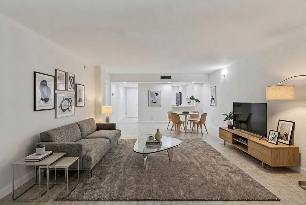 5220 Las Verdes Circle #317, Delray Beach