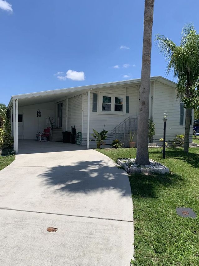 3 of 31 - 9 Universidad Lane, Port St. Lucie, FL