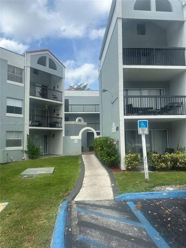 6272 Nw 186th Street #212, Hialeah