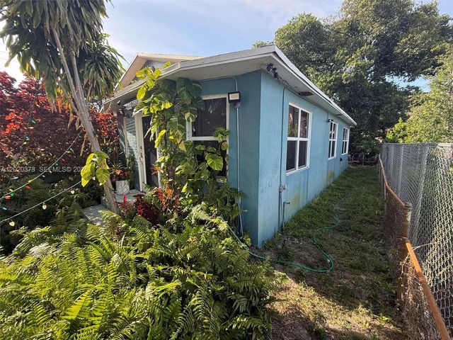 3 of 36 - 688 Sw 7th Terrace, Dania Beach, FL