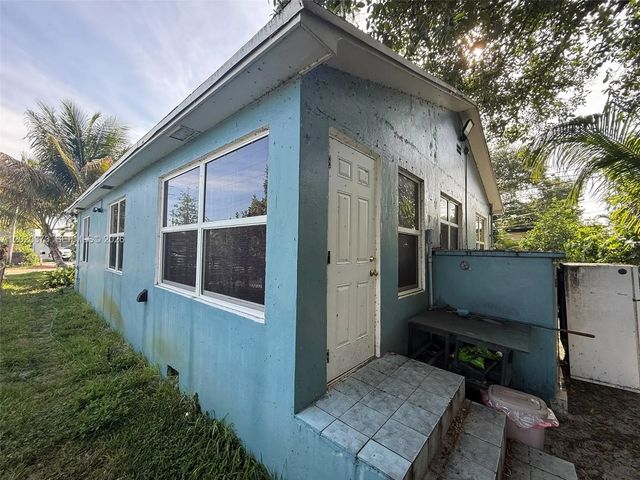 5 of 36 - 688 Sw 7th Terrace, Dania Beach, FL