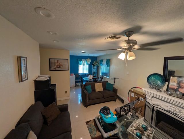 2 of 7 - 2761 Nw 11th Place, Fort Lauderdale, FL