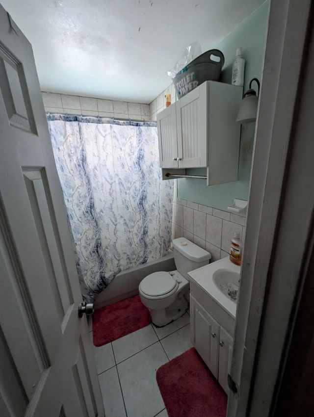 4 of 7 - 2761 Nw 11th Place, Fort Lauderdale, FL