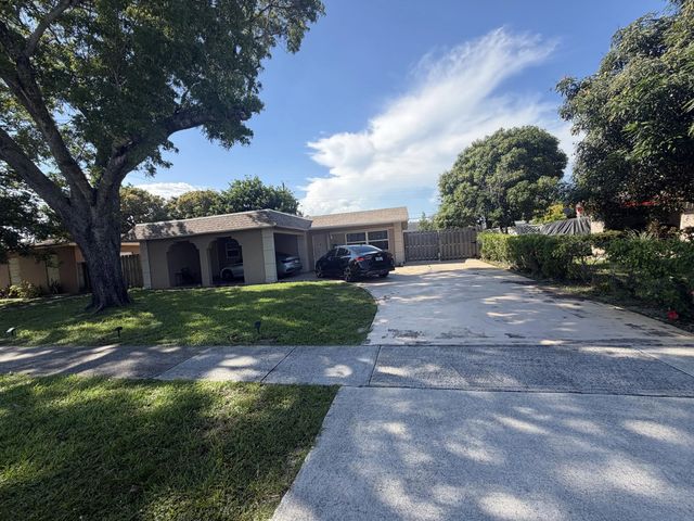 5 of 28 - 4351 Nw 32nd Court, Lauderdale Lakes, FL