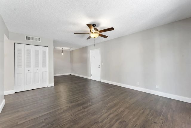 4 of 25 - 1500 N Congress Avenue #c19, West Palm Beach, FL