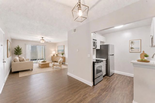 5 of 25 - 1500 N Congress Avenue #c19, West Palm Beach, FL