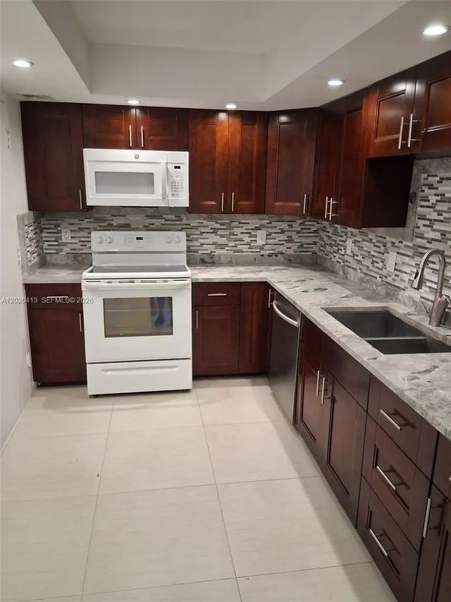 4 of 30 - 405 N Ocean Boulevard #1815, Pompano Beach, FL