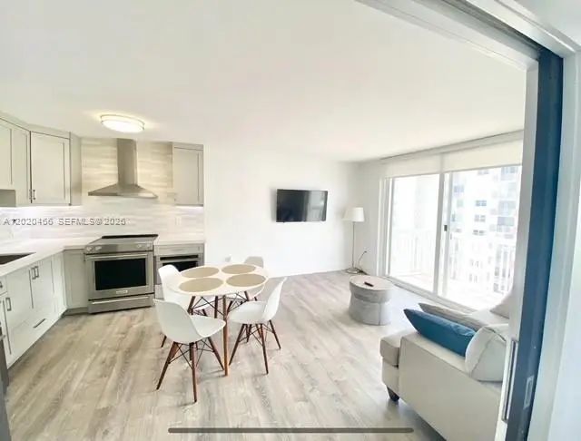 5 of 17 - 401 Ocean Drive #910, Miami Beach, FL