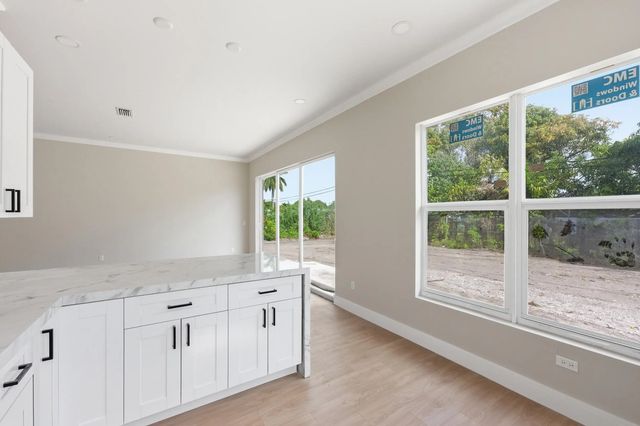 5 of 38 - 1705 Nw 15th Street, Fort Lauderdale, FL