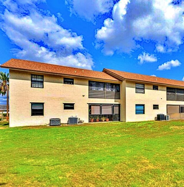 2 of 17 - 5894 Longbow Lane #apt 10, West Palm Beach, FL