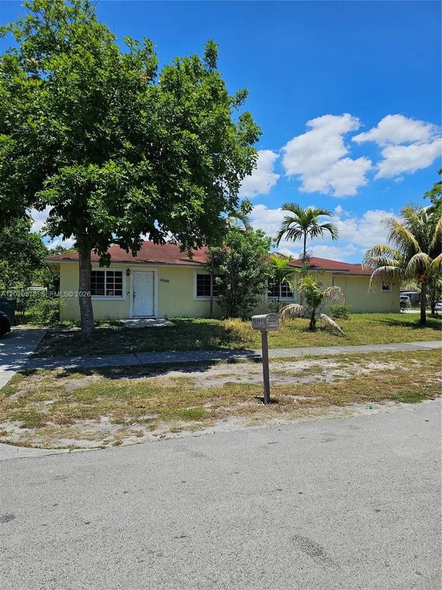 2 of 11 - 15700 Nw 37th Place, Miami Gardens, FL