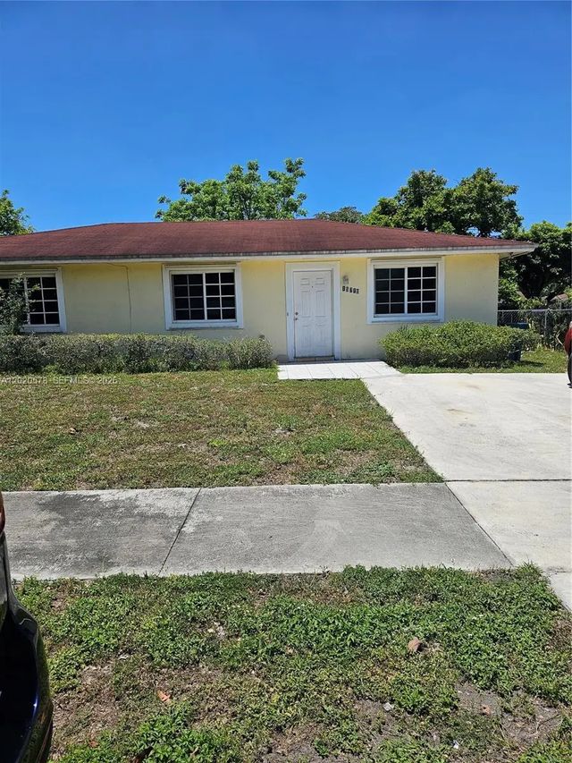 3 of 11 - 15700 Nw 37th Place, Miami Gardens, FL
