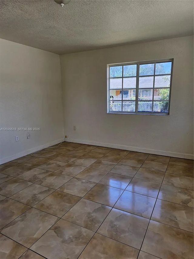 4 of 11 - 15700 Nw 37th Place, Miami Gardens, FL