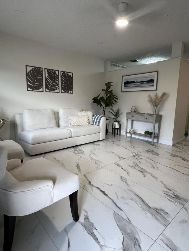 3 of 20 - 900 Sw 10th Terrace #s20, Hallandale Beach, FL