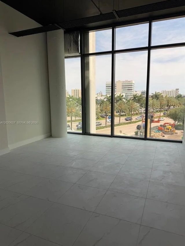 21290 Biscayne Boulevard #310, Aventura
