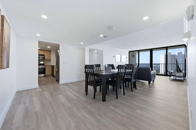 2 of 21 - 5600 N Flagler Drive #1605, West Palm Beach, FL