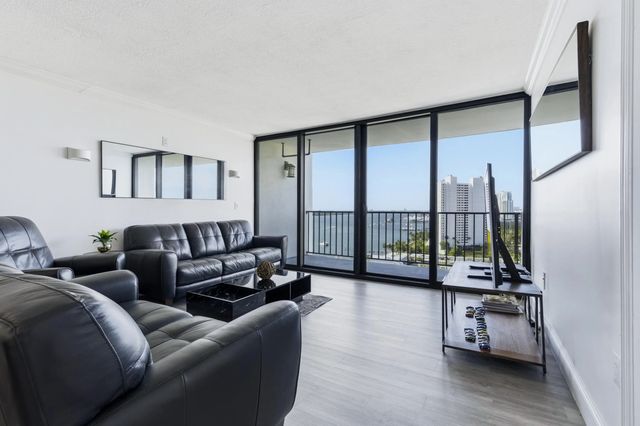 3 of 21 - 5600 N Flagler Drive #1605, West Palm Beach, FL