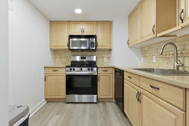 4 of 21 - 5600 N Flagler Drive #1605, West Palm Beach, FL