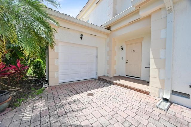 568 7th Square, Vero Beach