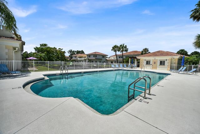3 of 46 - 568 7th Square, Vero Beach, FL