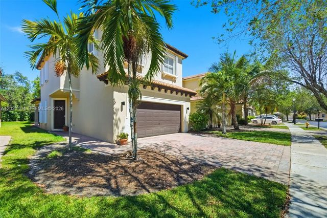 2 of 31 - 977 Ne 37th Place, Homestead, FL