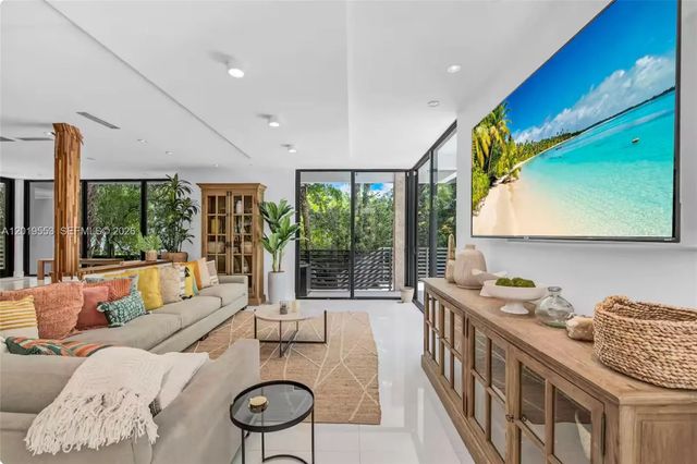 4 of 73 - 994-990 Ne 78th, Miami, FL