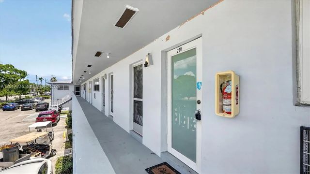 5 of 30 - 300 Ne 191st Street #219, Miami, FL