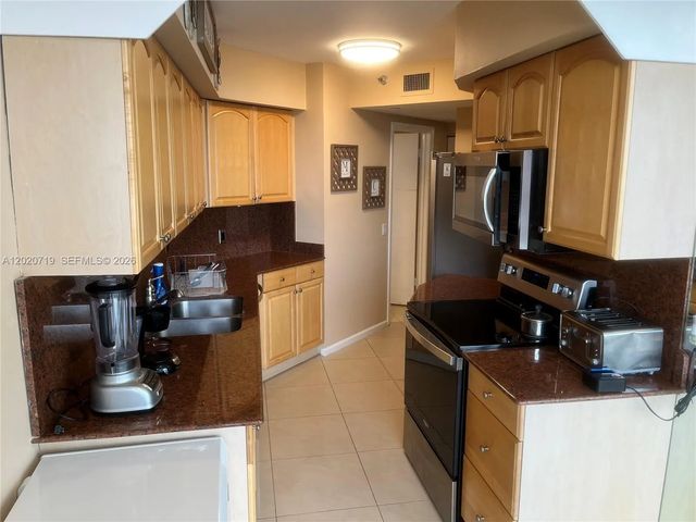 4 of 22 - 3610 Yacht Club Drive #1511 Penthouse, Aventura, FL