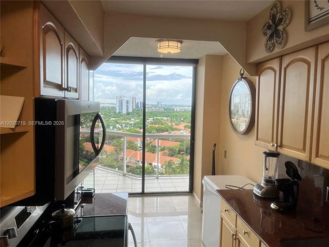5 of 22 - 3610 Yacht Club Drive #1511 Penthouse, Aventura, FL
