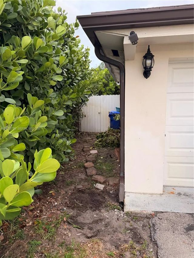 3 of 28 - 661 Sw 67th Avenue, Pembroke Pines, FL